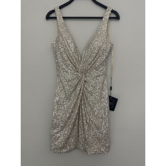 New Ieena For Mac Duggal Silver Sequined V-Neck Dress 26496 Size 2 - Picture 1 of 10